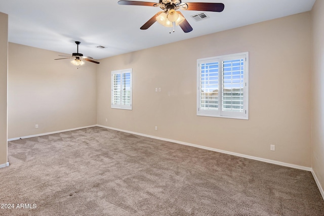 carpeted empty room featuring ceiling fan