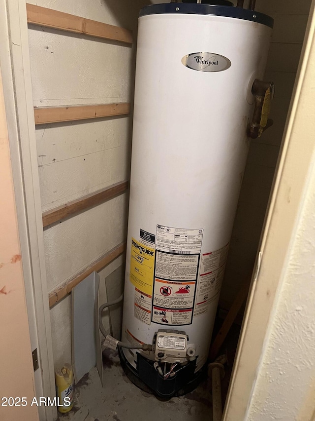 2530 W Berridge Ln Unit E111, Phoenix, AZ 85017 - utilities featuring water heater
