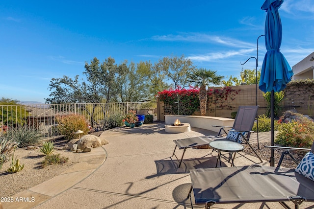 view of patio featuring an outdoor fire pit