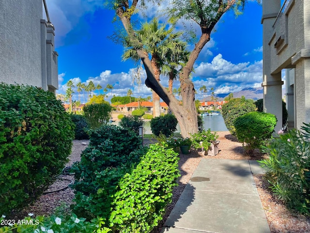 view of yard featuring a water view