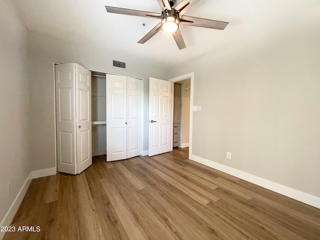 unfurnished bedroom featuring ceiling fan and light wood-type flooring