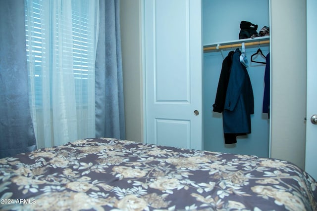 bedroom featuring a closet