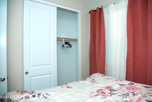 bedroom featuring a closet