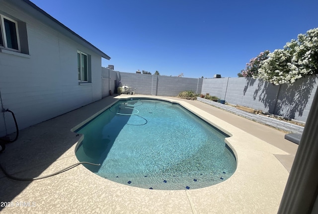 1550 W Willow Ave, Phoenix, AZ 85029 - view of swimming pool featuring a fenced backyard