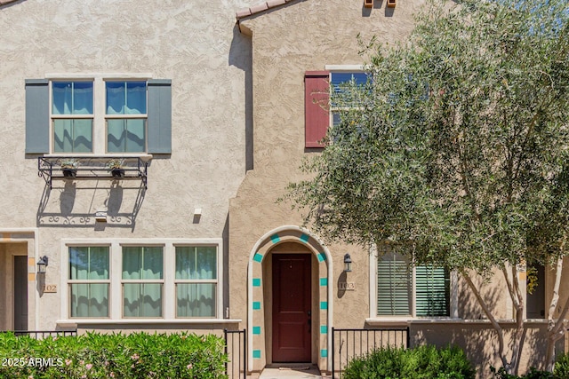 view of front of property featuring stucco siding