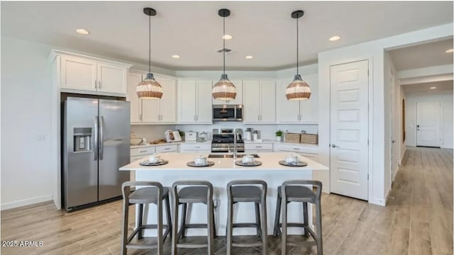 922 W Peralta Pass, Apache Junction, AZ 85120 - kitchen featuring stainless steel appliances, light wood-style floors, light countertops, a sink, and recessed lighting