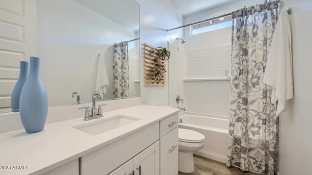 922 W Peralta Pass, Apache Junction, AZ 85120 - bathroom featuring shower / tub combo, toilet, vanity, and wood finished floors
