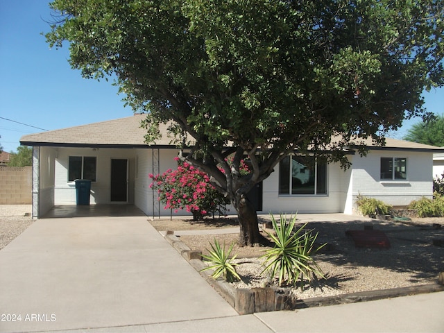 view of front facade featuring a carport