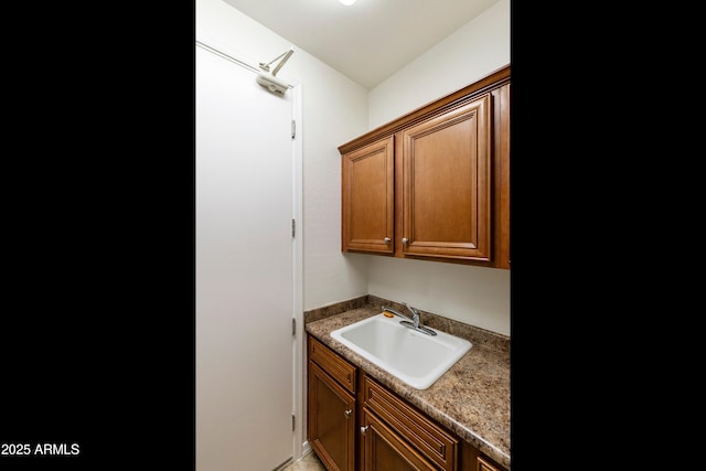4229 E Nightingale Ln, Gilbert, AZ 85298 - laundry room featuring a sink