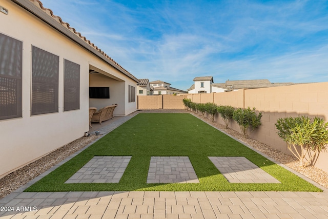 view of yard featuring a patio