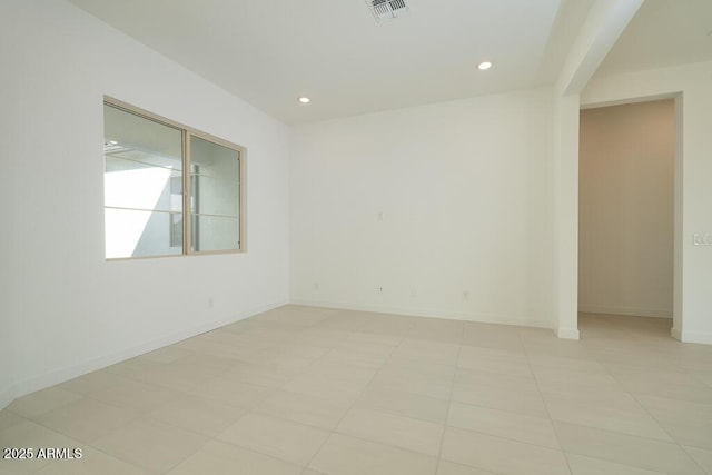 spare room with recessed lighting, visible vents, and baseboards