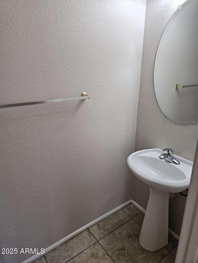 4613 W Fawn Dr, Laveen, AZ 85339 - bathroom featuring tile patterned floors and baseboards
