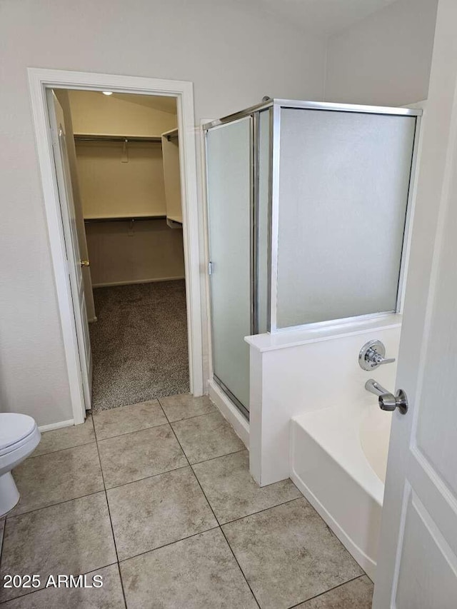 4613 W Fawn Dr, Laveen, AZ 85339 - full bath featuring a walk in closet, toilet, tile patterned floors, a bath, and a stall shower