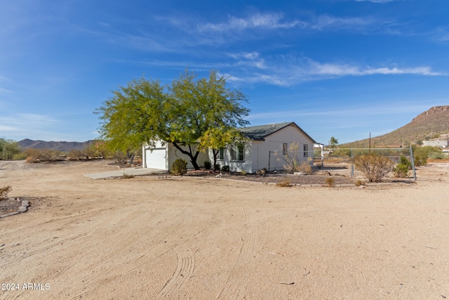 view of yard featuring a mountain view and a garage