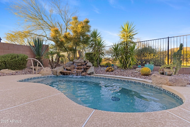 view of swimming pool featuring pool water feature