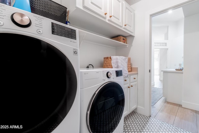 2982 S Holguin Way, Chandler, AZ 85286 - laundry area featuring independent washer and dryer and cabinet space
