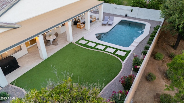 2982 S Holguin Way, Chandler, AZ 85286 - view of pool with a patio and a fenced backyard