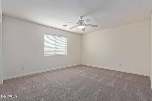 carpeted empty room featuring ceiling fan