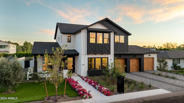 view of front facade featuring a yard and a garage