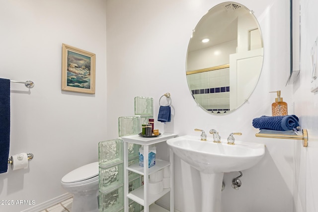 8324 E Cactus Wren Rd, Scottsdale, AZ 85250 - bathroom with a shower with curtain and tile patterned floors
