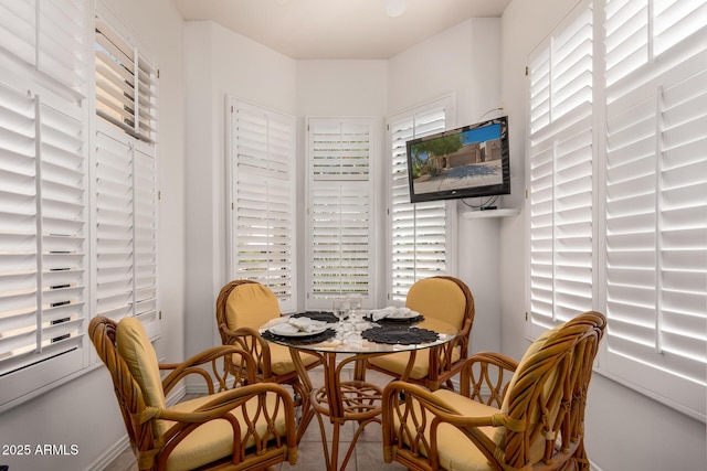 8324 E Cactus Wren Rd, Scottsdale, AZ 85250 - view of dining space