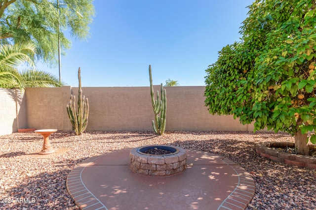 view of patio featuring a fire pit