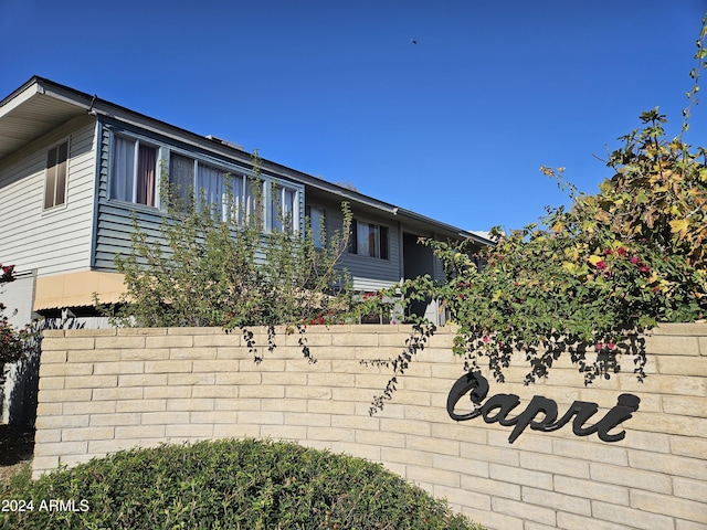 view of community / neighborhood sign