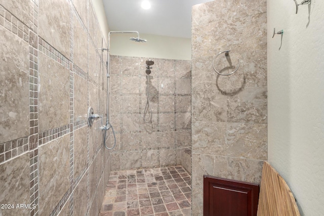 bathroom featuring tiled shower