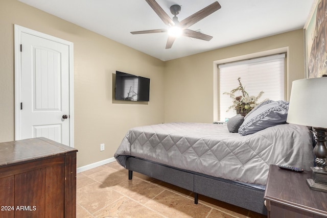 bedroom with ceiling fan