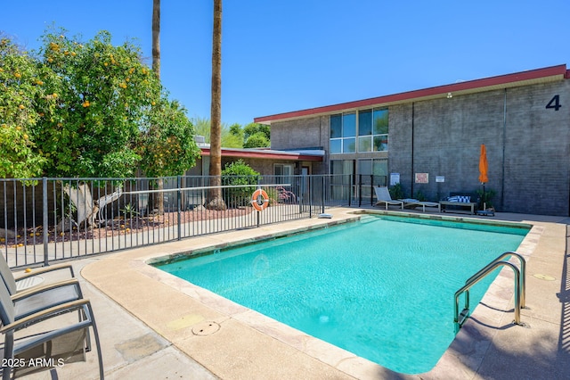 1225 E Medlock Dr Unit 206, Phoenix, AZ 85014 - community pool featuring a patio area
