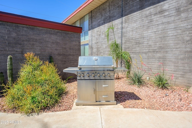 1225 E Medlock Dr Unit 206, Phoenix, AZ 85014 - view of patio / terrace featuring area for grilling