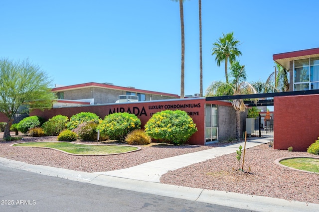 1225 E Medlock Dr Unit 206, Phoenix, AZ 85014 - view of front facade with a gate