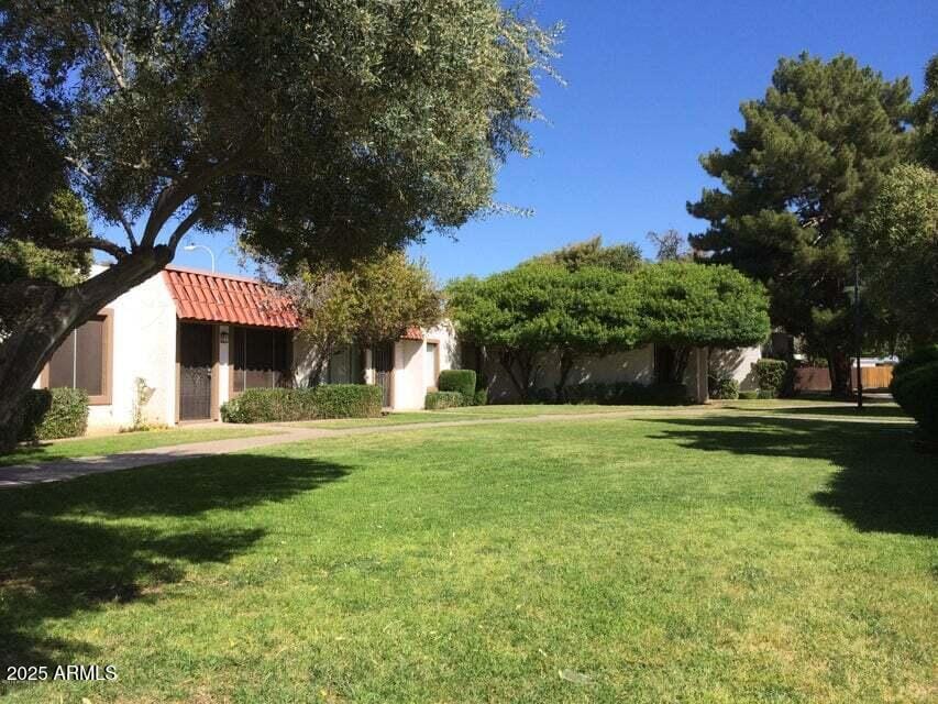 4652 W Desert Crest Dr, Glendale, AZ 85301 - view of green lawn
