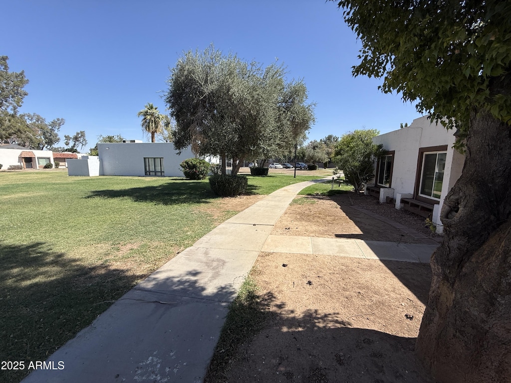 4652 W Desert Crest Dr, Glendale, AZ 85301 - view of green lawn