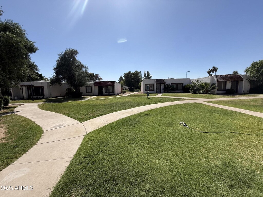4652 W Desert Crest Dr, Glendale, AZ 85301 - view of green lawn