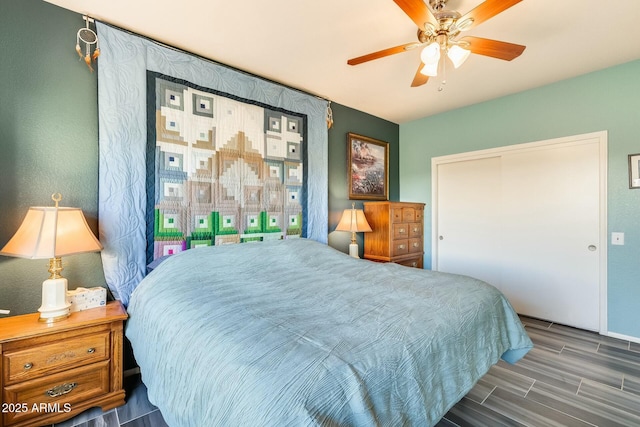 bedroom with wood tiled floor, a closet, and ceiling fan