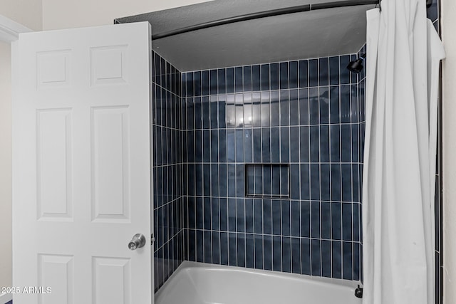 1911 E Lawrence Rd, Phoenix, AZ 85016 - full bath with shower / bath combo