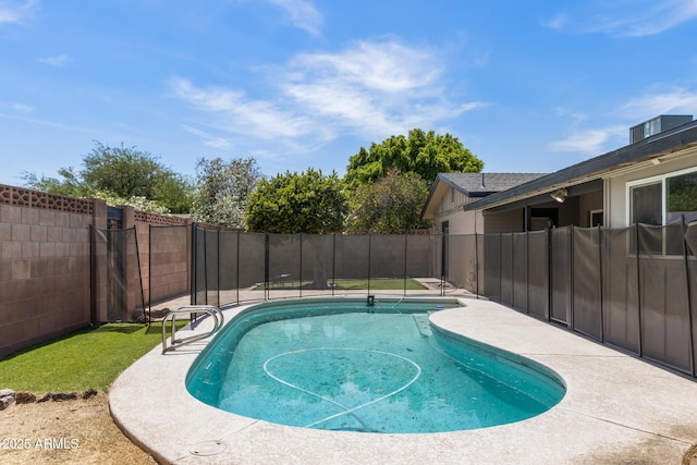 1911 E Lawrence Rd, Phoenix, AZ 85016 - view of pool featuring a fenced backyard