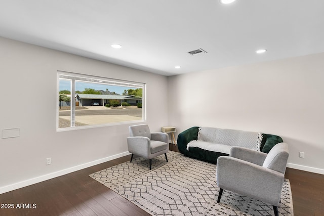 1911 E Lawrence Rd, Phoenix, AZ 85016 - sitting room featuring wood finished floors and recessed lighting