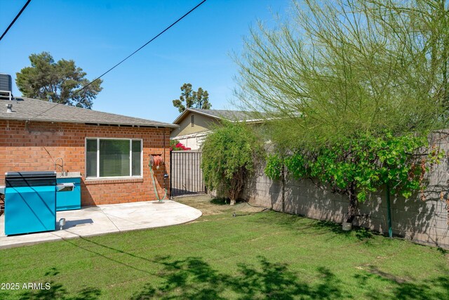 5709 N 16th St, Phoenix, AZ 85016 - view of yard featuring fence and a patio