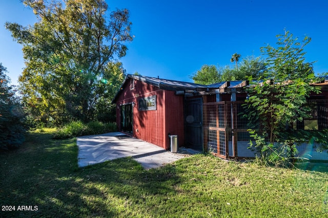 view of outdoor structure with a lawn