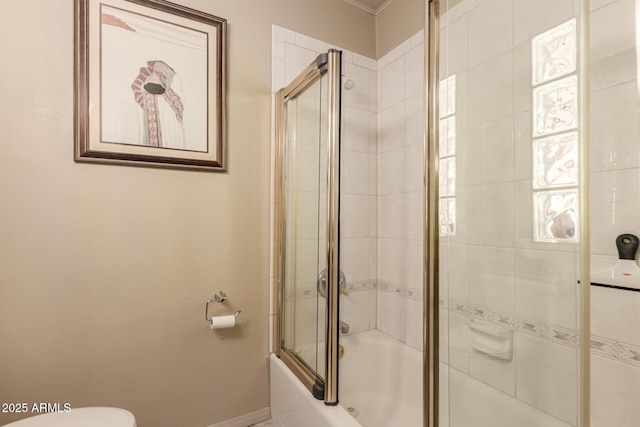 16249 E Stancrest Dr, Fountain Hills, AZ 85268 - full bath featuring bath / shower combo with glass door, baseboards, and toilet