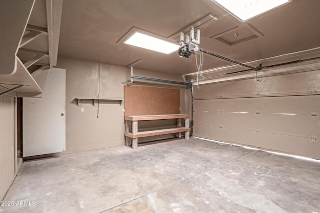 7849 E Golf Ave, Mesa, AZ 85209 - garage featuring a garage door opener