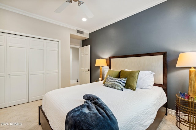 bedroom featuring ceiling fan, ornamental molding, and a closet