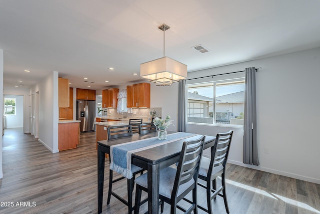 dining area featuring sink, plenty of natural light, and light wood-type flooring