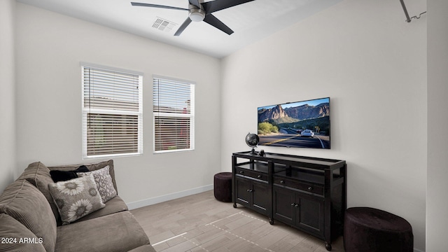 living area featuring light hardwood / wood-style floors and ceiling fan