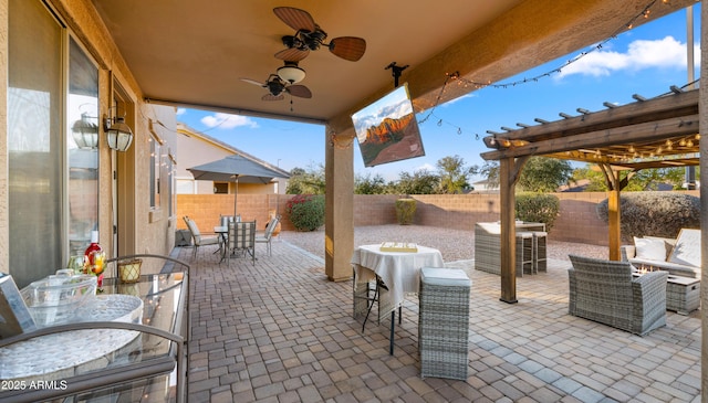 view of patio with ceiling fan, a fenced backyard, an outdoor hangout area, and outdoor dining area