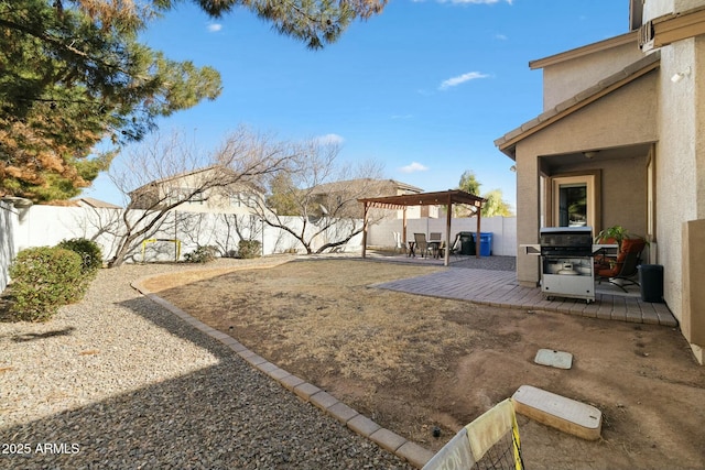 view of yard featuring a pergola