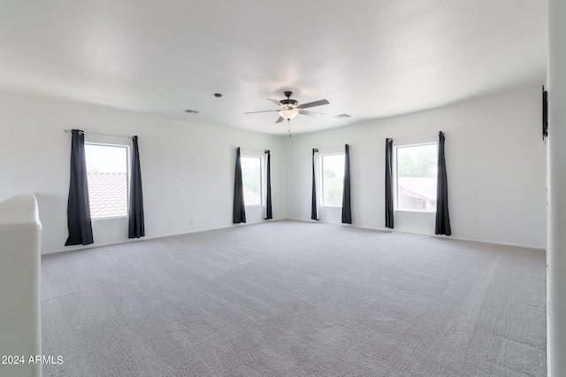 carpeted empty room featuring ceiling fan