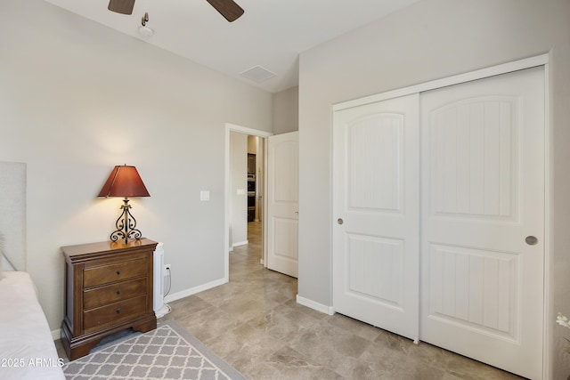 bedroom featuring ceiling fan, a closet, visible vents, and baseboards